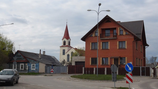 Old and new private homes with post-independence church in the New Suburb