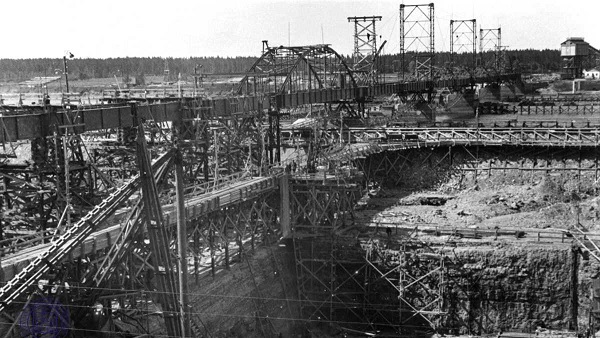 Construction of Ķegums hydroelectric plant in 1937