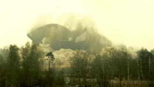 Demolition of a 16 floor tall Soviet military radar in Skrunda-2