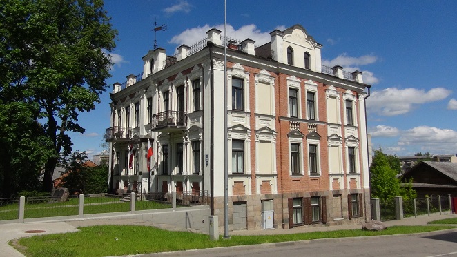 Surviving old villa in Varšavas street