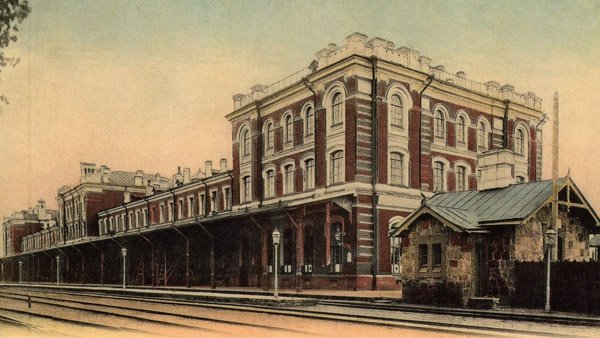 Massive train station of Daugavpils. =
