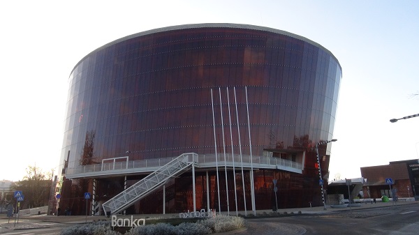 Post-independence concert hall in Liepāja built in a form and color of a piece of amber