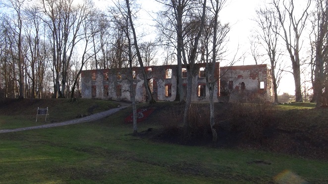 Grobiņa castle remains
