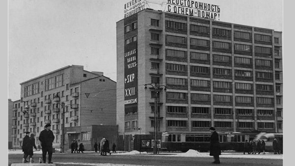 Soviet buildings of Liepāja covered in propaganda slogans. =