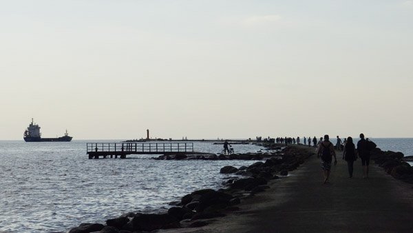 A stroll on Riga breakwater